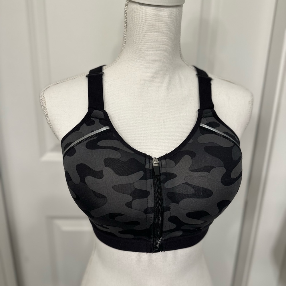 NWT Layer 8 Camo Sports Bra Size L